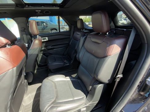 Used 2022 Ford Explorer Platinum w/ Equipment Group 601A image 10