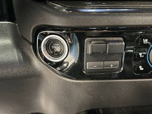 Used 2022 Chevrolet Silverado 1500 ZR2 image 18