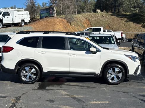 Used 2024 Subaru Ascent Premium w/ Convenience Package image 2