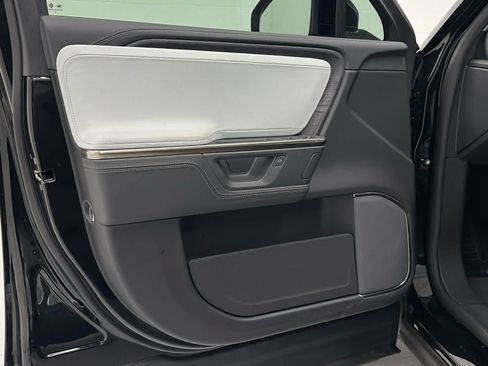 Used 2025 Rivian R1S Adventure AWD/4WD image 25
