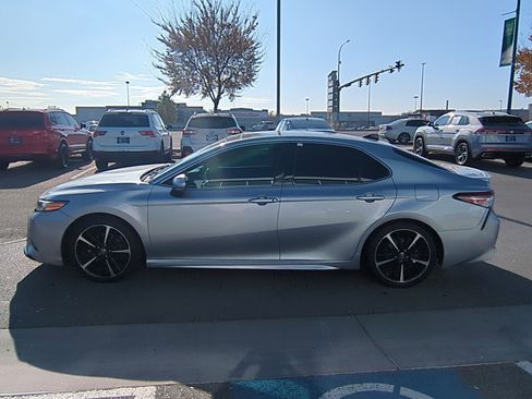 Used 2019 Toyota Camry XSE image 9
