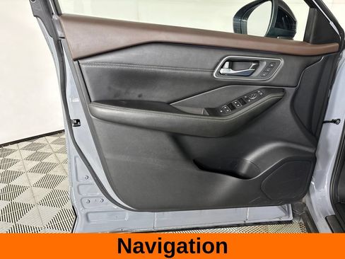 Used 2023 Nissan Rogue Platinum FWD image 11