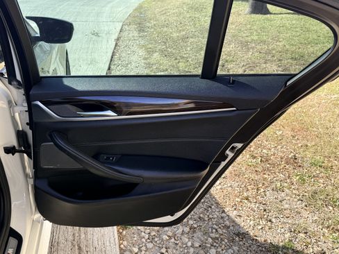 Used 2017 BMW 530i w/ M Sport Package image 24