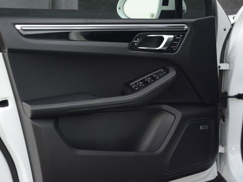 Certified 2020 Porsche Macan AWD/4WD image 13