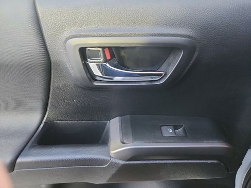 Used 2023 Toyota Tacoma TRD Off-Road image 27