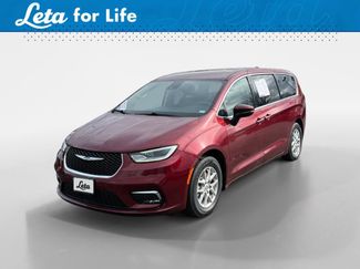 Used 2023 Chrysler Pacifica Touring-L video 1