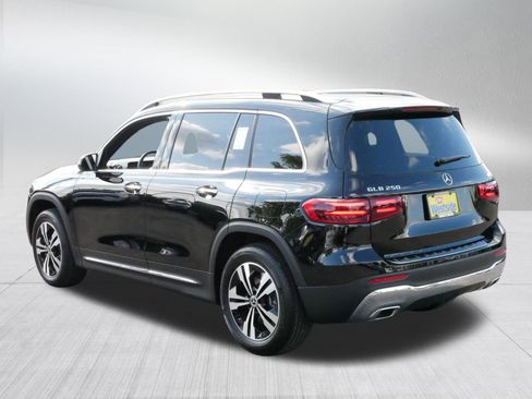 Used 2025 Mercedes-Benz GLB 250 4MATIC image 5