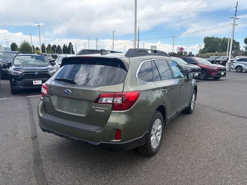 Used 2017 Subaru Outback 2.5i Premium AWD/4WD image 2