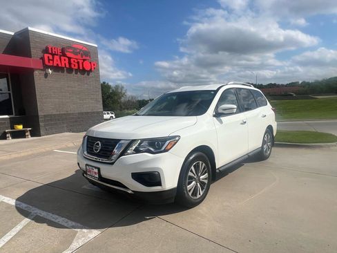 Used 2020 Nissan Pathfinder S FWD image 2