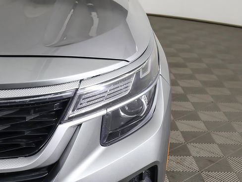 Used 2023 Kia Seltos EX image 14