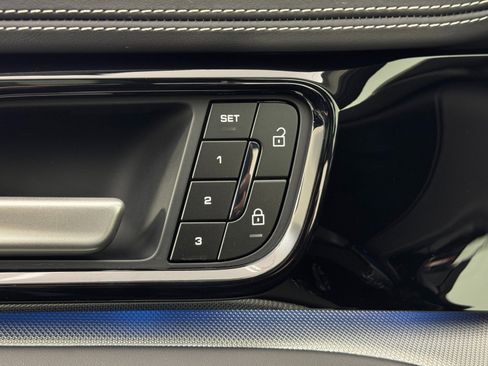 Used 2025 Porsche Panamera 4S image 18