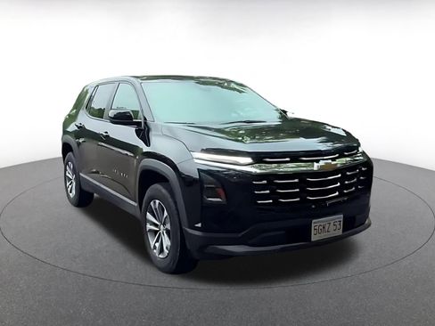 Used 2025 Chevrolet Equinox LT FWD image 3