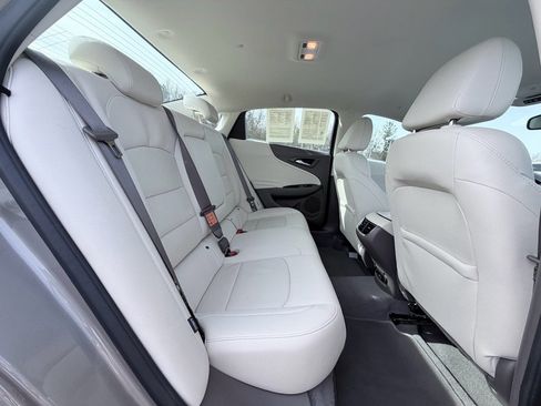 Used 2018 Volkswagen Tiguan SEL Premium image 24