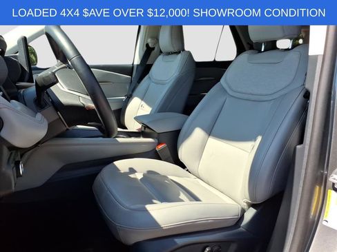 Used 2025 Ford Explorer Active w/ Active Comfort Package image 17