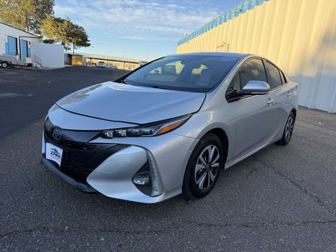 Used 2019 Toyota Prius Prime Plus image 3