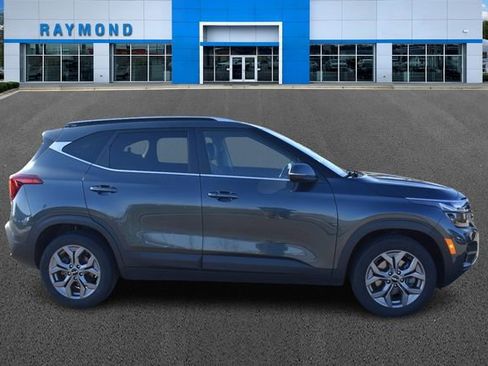 Used 2024 Kia Seltos S AWD/4WD image 2