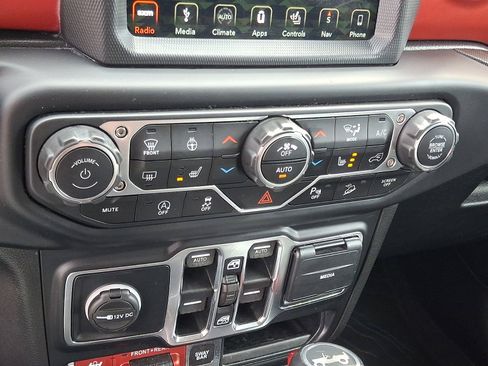 Certified 2019 Jeep Wrangler Unlimited Rubicon w/ Dual Top Group image 16