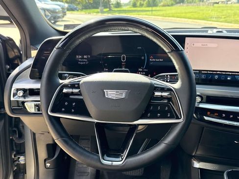 Used 2024 Cadillac Lyriq Luxury AWD/4WD image 31