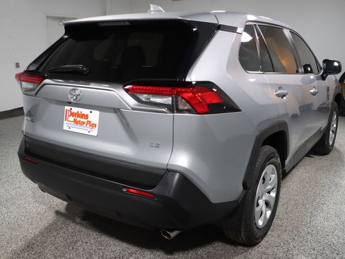 Used 2022 Toyota RAV4 LE image 7