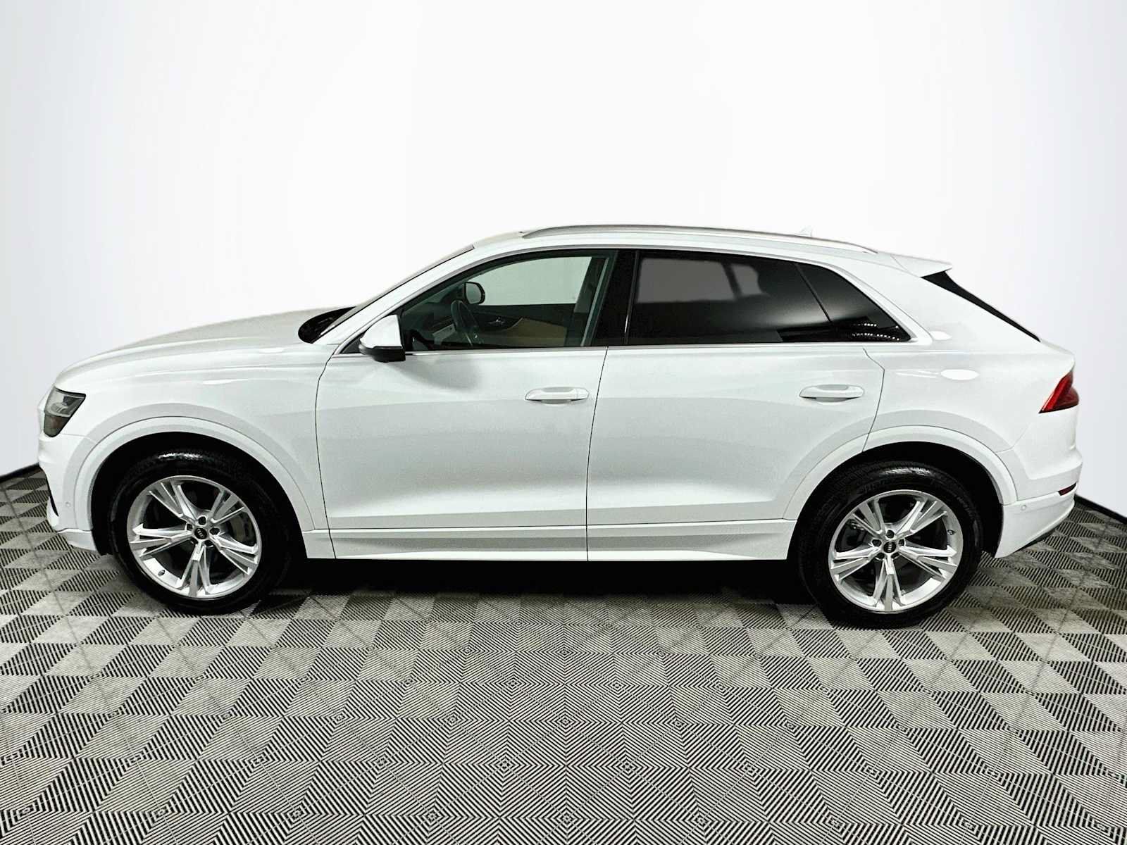 Certified 2023 Audi Q8 Premium w/ Convenience Package AWD/4WD image 4