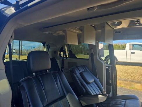 Used 2012 Chrysler Town & Country Touring w/ Entertainment Group #1 image 19