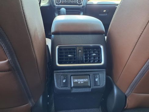 Used 2018 Subaru Outback 3.6R Touring AWD/4WD image 22