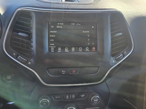 Used 2020 Jeep Cherokee Latitude Plus image 43