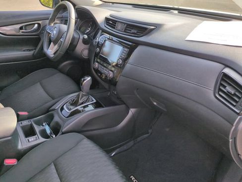 Used 2018 Nissan Rogue SV w/ Premium Package FWD image 34