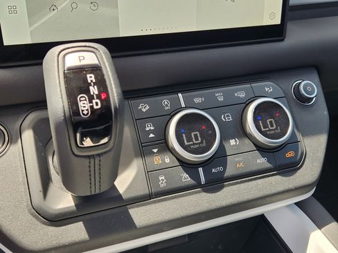 Certified 2025 Land Rover Defender 90 S AWD/4WD image 18