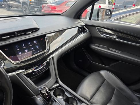Used 2022 Cadillac XT6 Premium Luxury FWD image 21