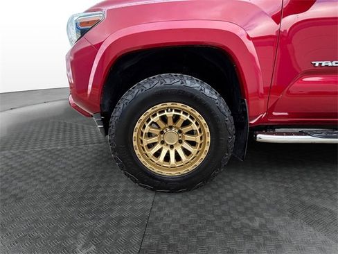 Used 2017 Toyota Tacoma Limited image 13