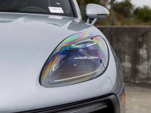 Certified 2026 Porsche Macan AWD/4WD image 18