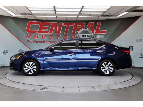 Certified 2024 Nissan Altima 2.5 S image 3