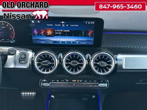 Used 2025 Mercedes-Benz GLB 250 4MATIC image 18