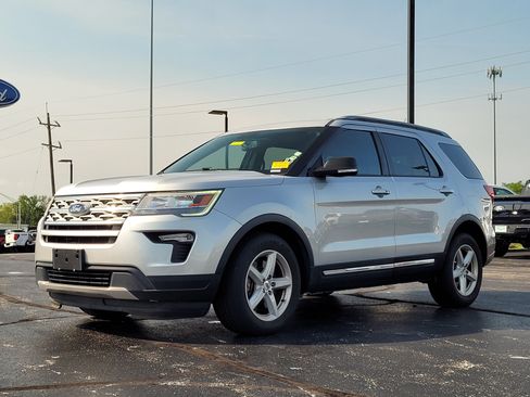 Used 2019 Ford Explorer XLT w/ Equipment Group 201A FWD image 8