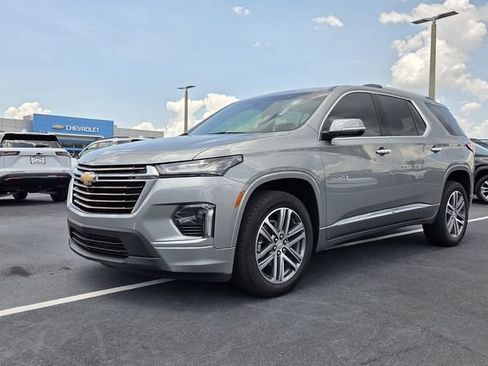 Used 2023 Chevrolet Traverse High Country FWD image 2