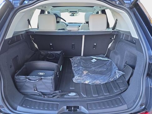 New 2025 Land Rover Discovery Sport S image 21