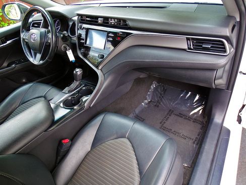 Used 2020 Toyota Camry SE FWD image 40