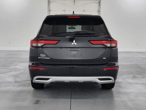 Used 2023 Mitsubishi Outlander SE image 8