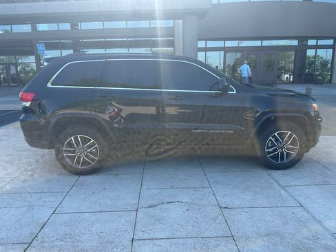 Used 2019 Jeep Grand Cherokee Laredo w/ 18" Wheel & 8.4" Radio Group AWD/4WD image 7