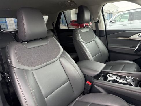 New 2025 Ford Explorer Active w/ Active Comfort Package image 33