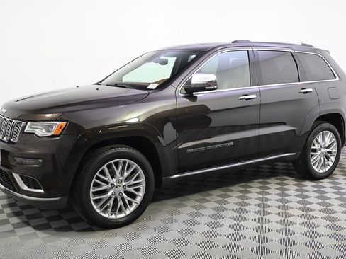 Used 2017 Jeep Grand Cherokee Summit image 2