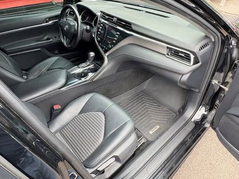 Used 2018 Toyota Camry SE w/ Audio Package FWD image 17