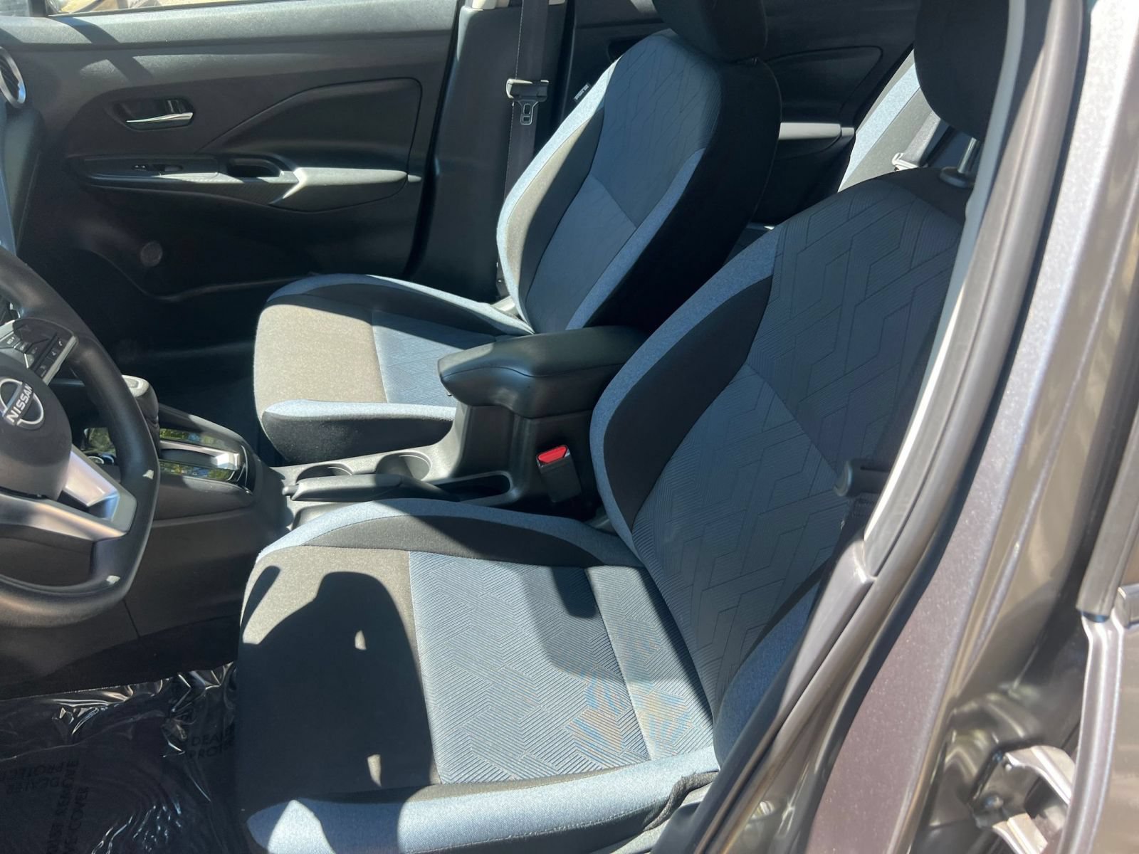 Used 2025 Nissan Versa SV FWD image 30