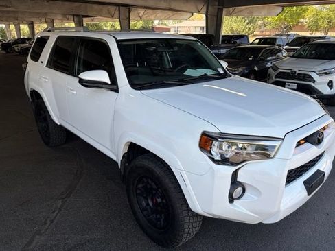 Used 2018 Toyota 4Runner SR5 AWD/4WD image 10