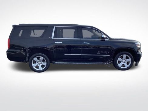 Used 2017 Chevrolet Suburban LT image 12