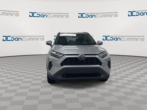 Used 2022 Toyota RAV4 XLE AWD/4WD image 3