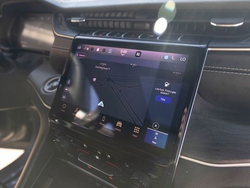 Used 2025 Jeep Grand Cherokee L Limited w/ Luxury Tech Group II image 26