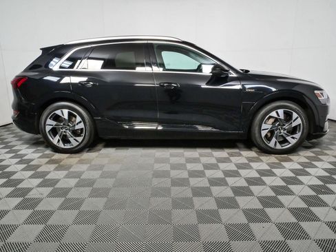 Used 2023 Audi e-tron Premium Plus w/ Premium Plus Package AWD/4WD image 2