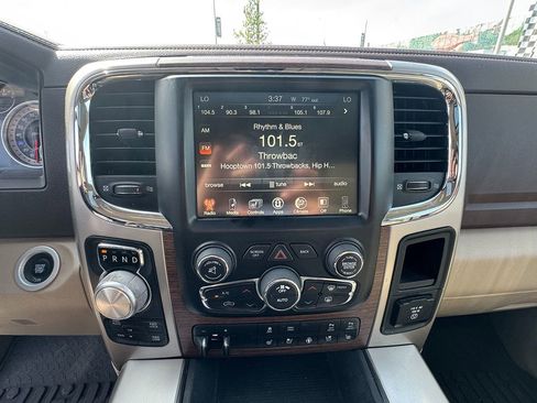 Used 2017 RAM 1500 Laramie AWD/4WD image 18